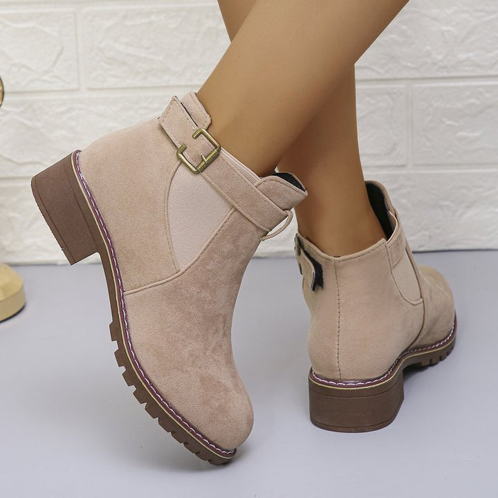 Ladies boots with low heel