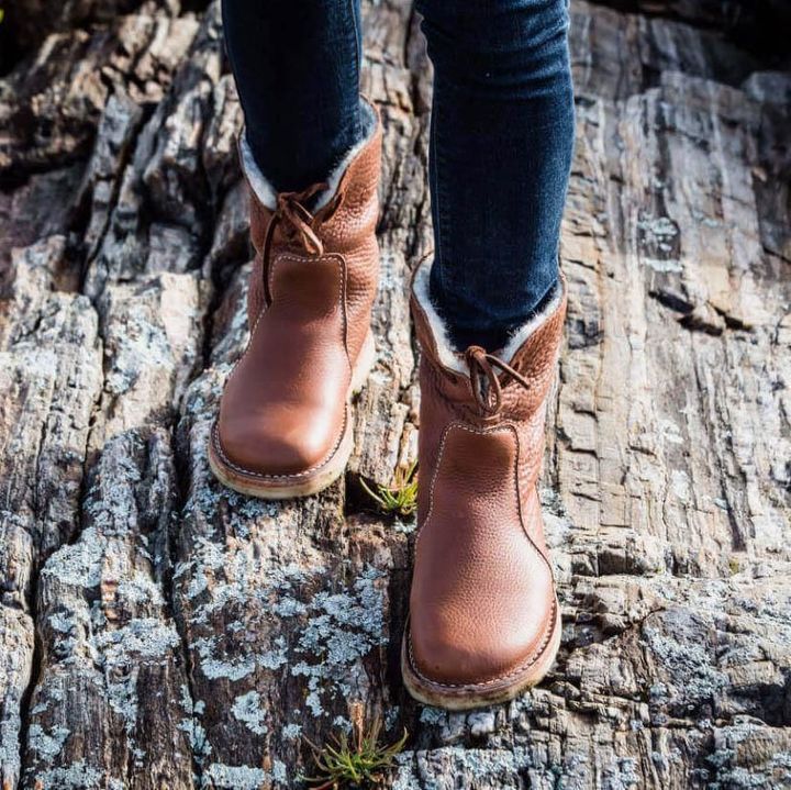 Waterproof women's boots with wool lining