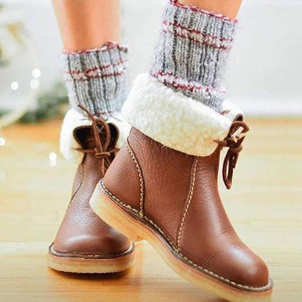 Waterproof women's boots with wool lining