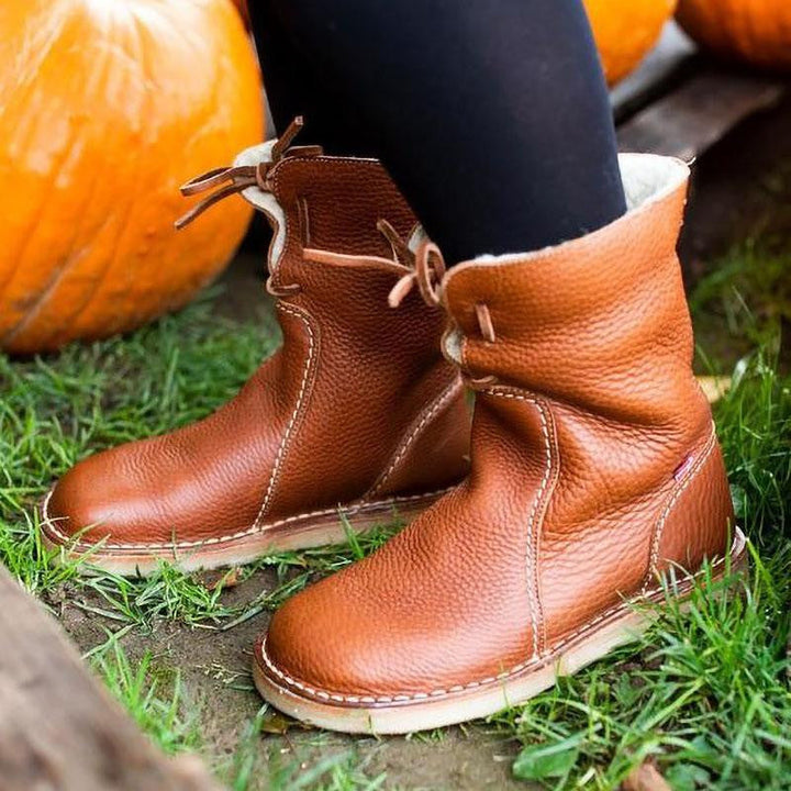 Waterproof women's boots with wool lining