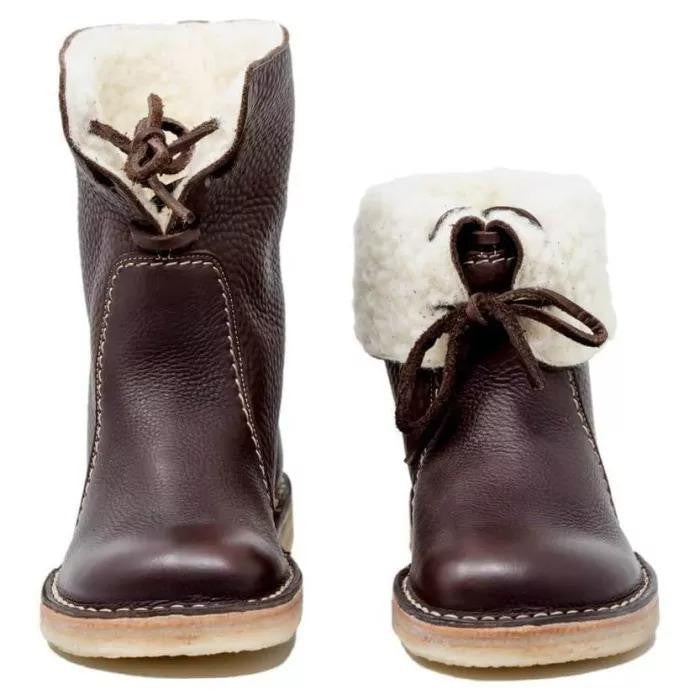 Waterproof women's boots with wool lining