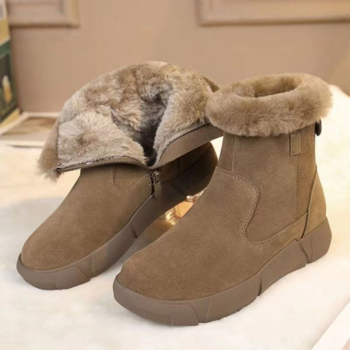 Ladies boots with flat heel and warm fleece lining