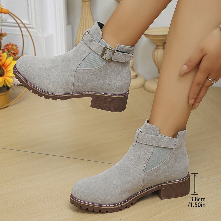 Ladies boots with low heel