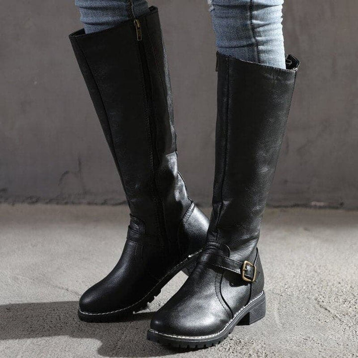 Ladies boots with buckle and heel