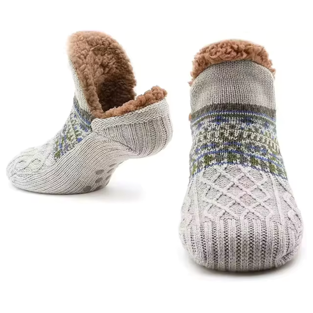 Warm socks made of fluffy fleece for home use | Extra warm and non-slip universal socks