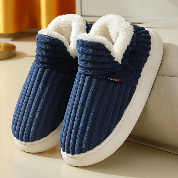 Plush women's slippers with soft inner lining