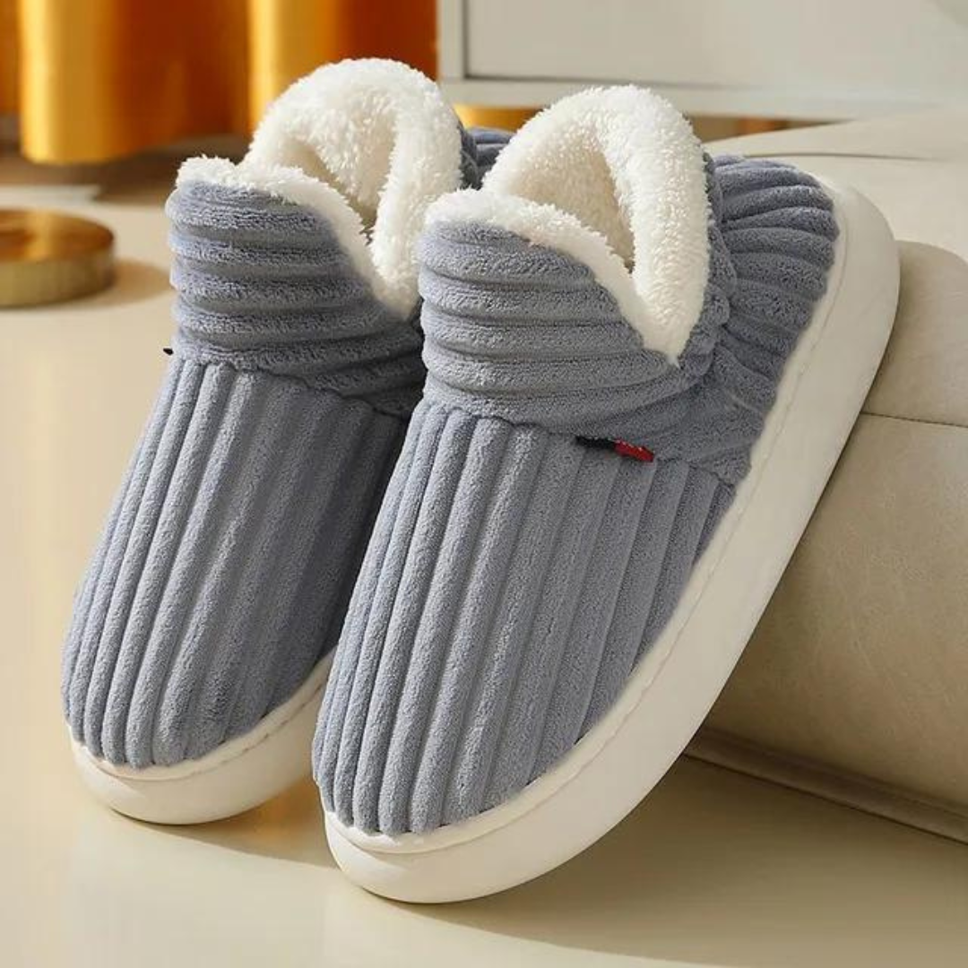 Plush women's slippers with soft inner lining