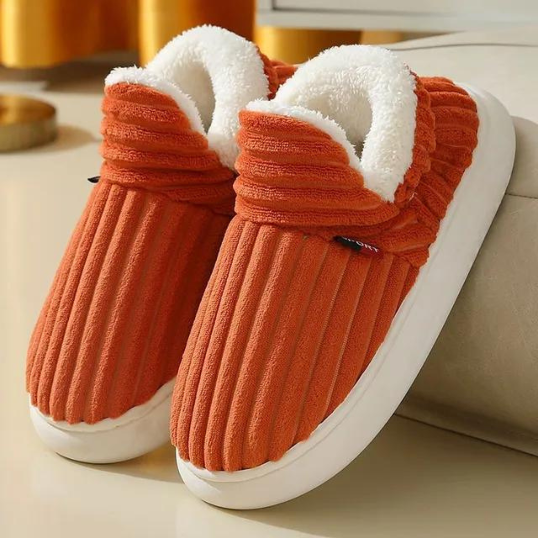 Plush women's slippers with soft inner lining