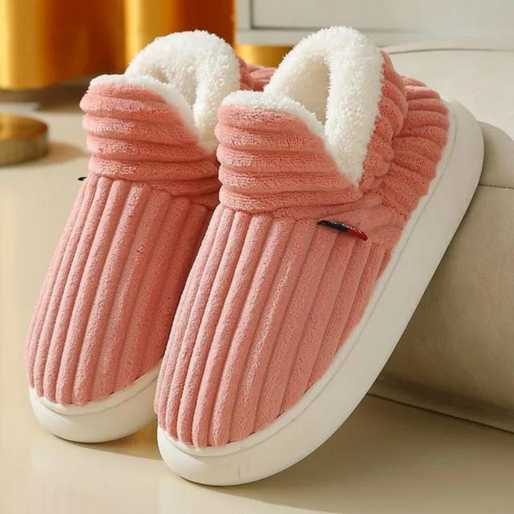 Plush women's slippers with soft inner lining