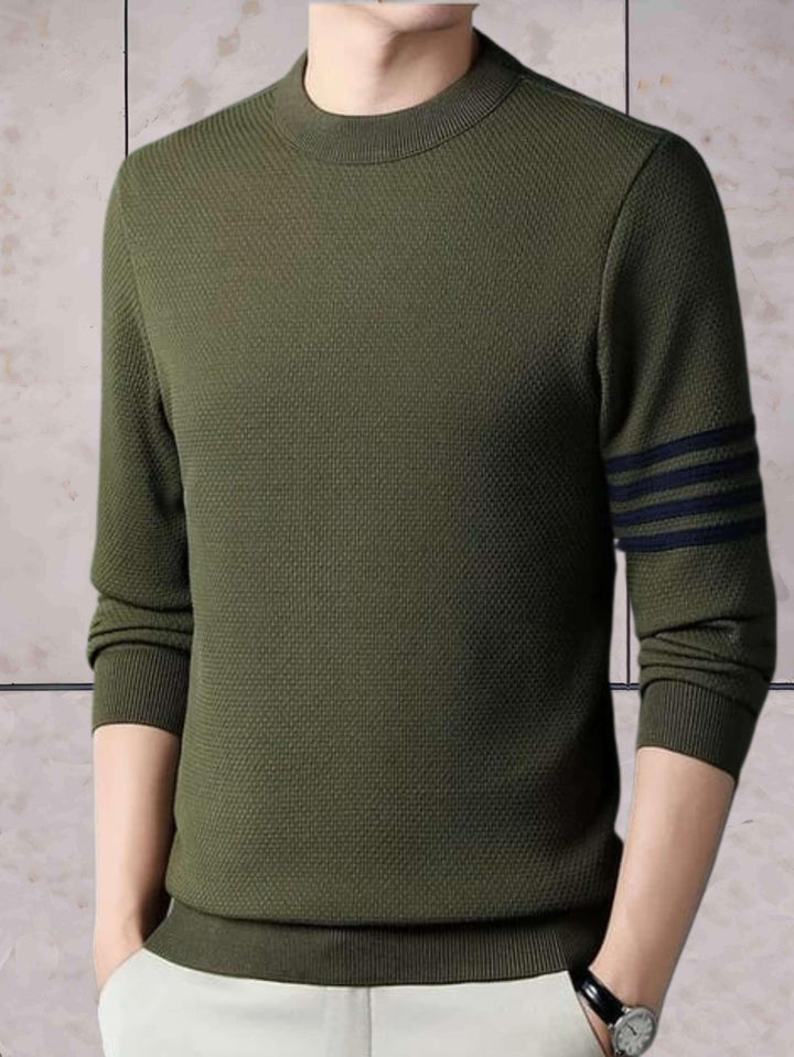 Men's Sweater with Round Neck and Contrasting Colors on the Shoulder