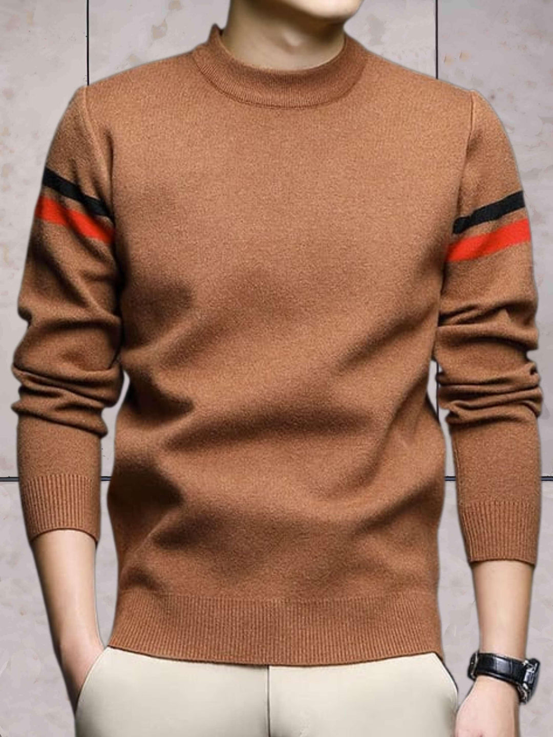 Men's Sweater with Round Neck and Contrasting Colors on the Shoulder