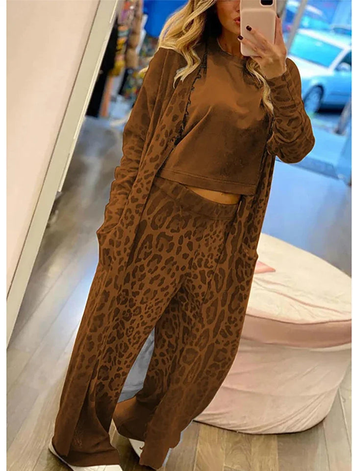 Stylish Women's Set with Leopard Print and Long Fit