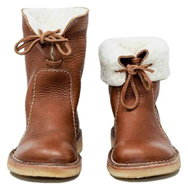 Waterproof women's boots with wool lining