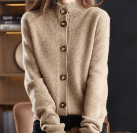 Elegant knitted cardigan