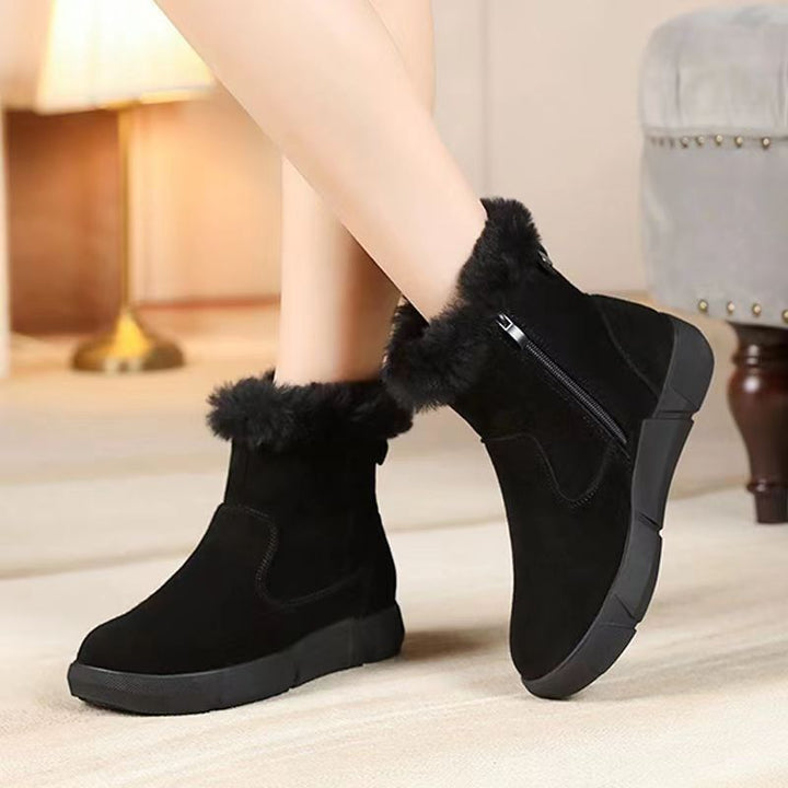 Ladies boots with flat heel and warm fleece lining