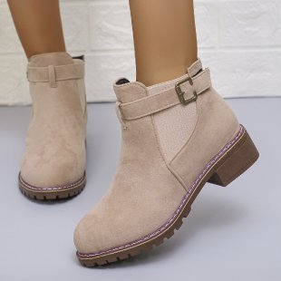 Ladies boots with low heel