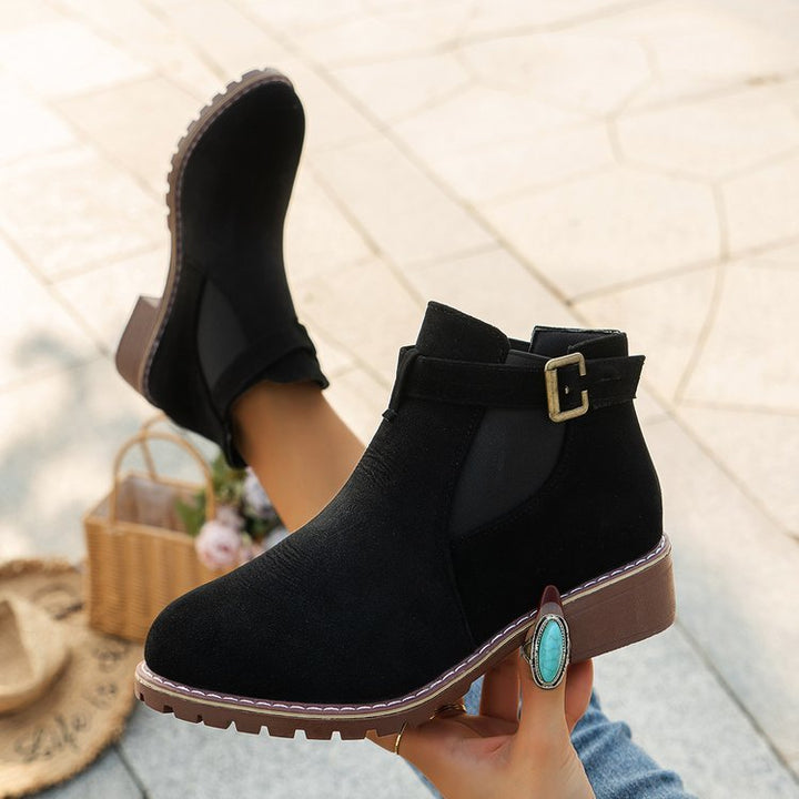 Ladies boots with low heel