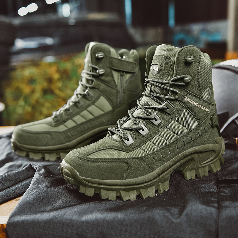 Waterproof puncture-resistant military men boots for outdoor use