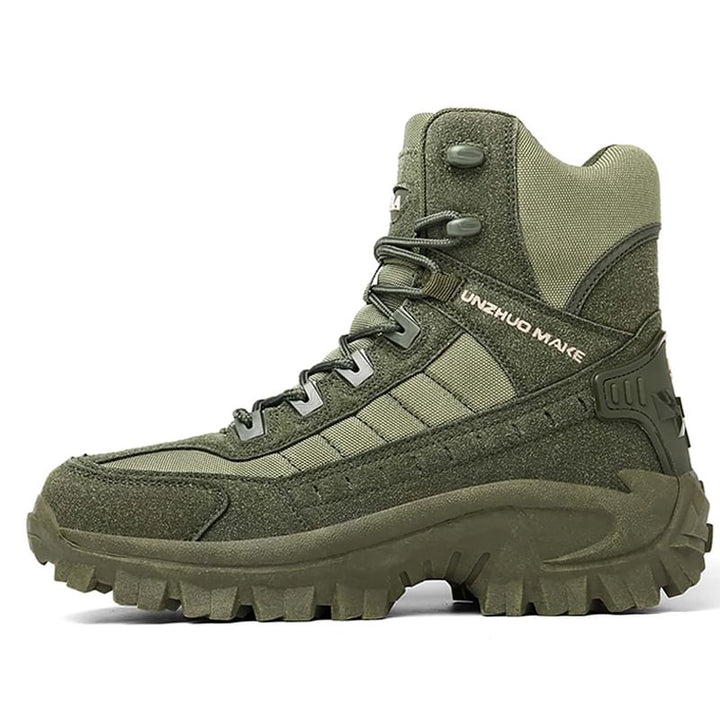 Waterproof puncture-resistant military men boots for outdoor use