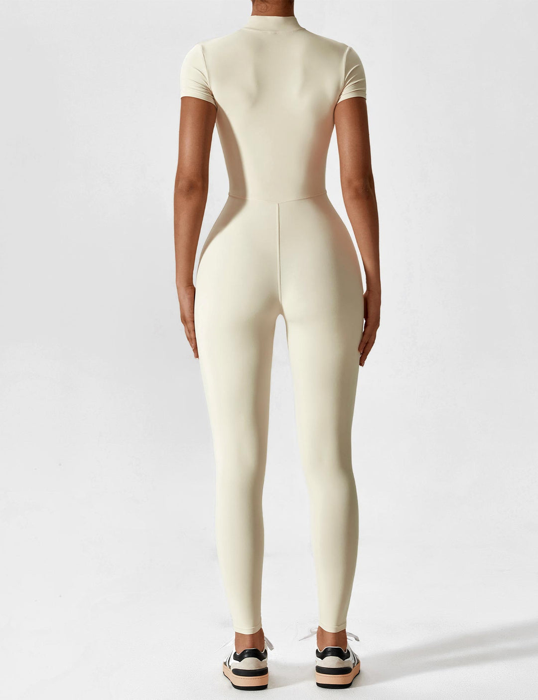 Ladies long-sleeved jumpsuit with zip fastening and open collar