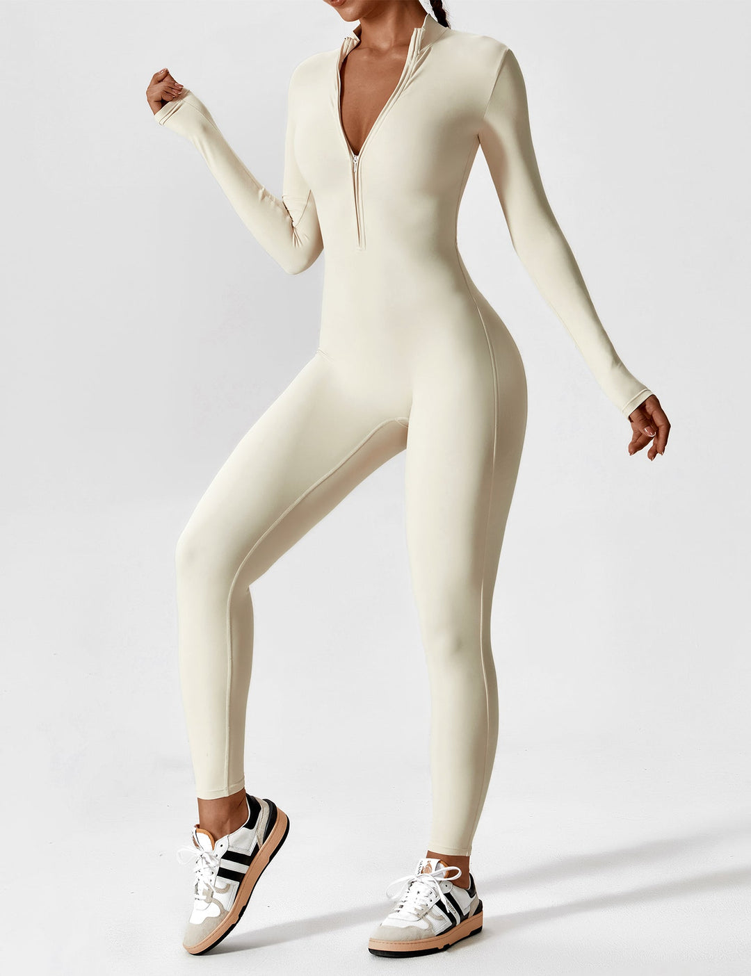 Ladies long-sleeved jumpsuit with zip fastening and open collar