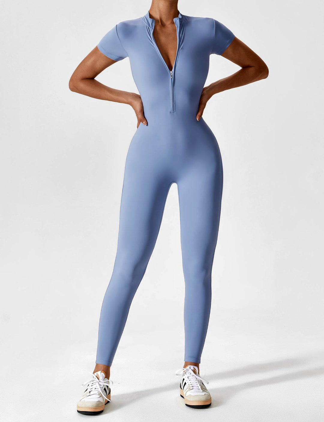 Ladies long-sleeved jumpsuit with zip fastening and open collar