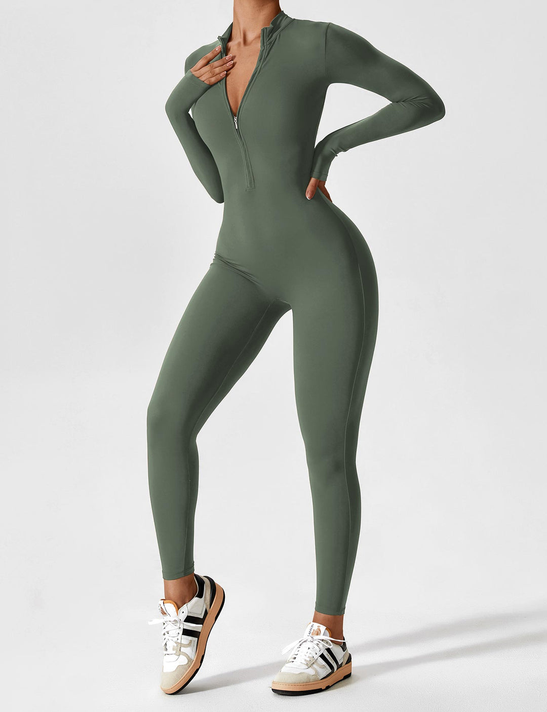 Ladies long-sleeved jumpsuit with zip fastening and open collar