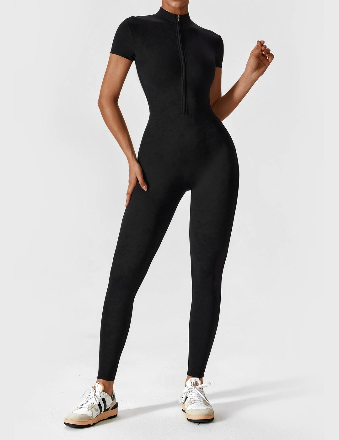 Ladies long-sleeved jumpsuit with zip fastening and open collar